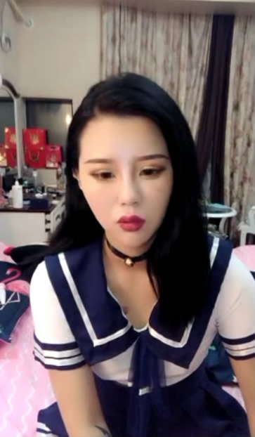 漂亮美女主播穿着学生制服自慰大秀 身材不错颜值可以 完事直播洗澡[LD//365]