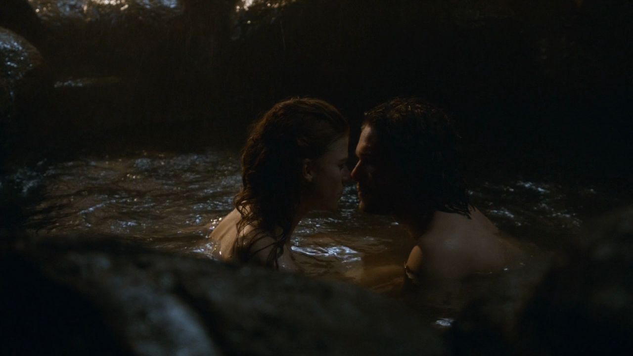 игритт игра престолов пещера. джон и игритт в пещере. игра престолов одичалая лили и джон сноу фото. игра престолов джон и игритт. джон сноу и игритт постельная сцена в пещере.