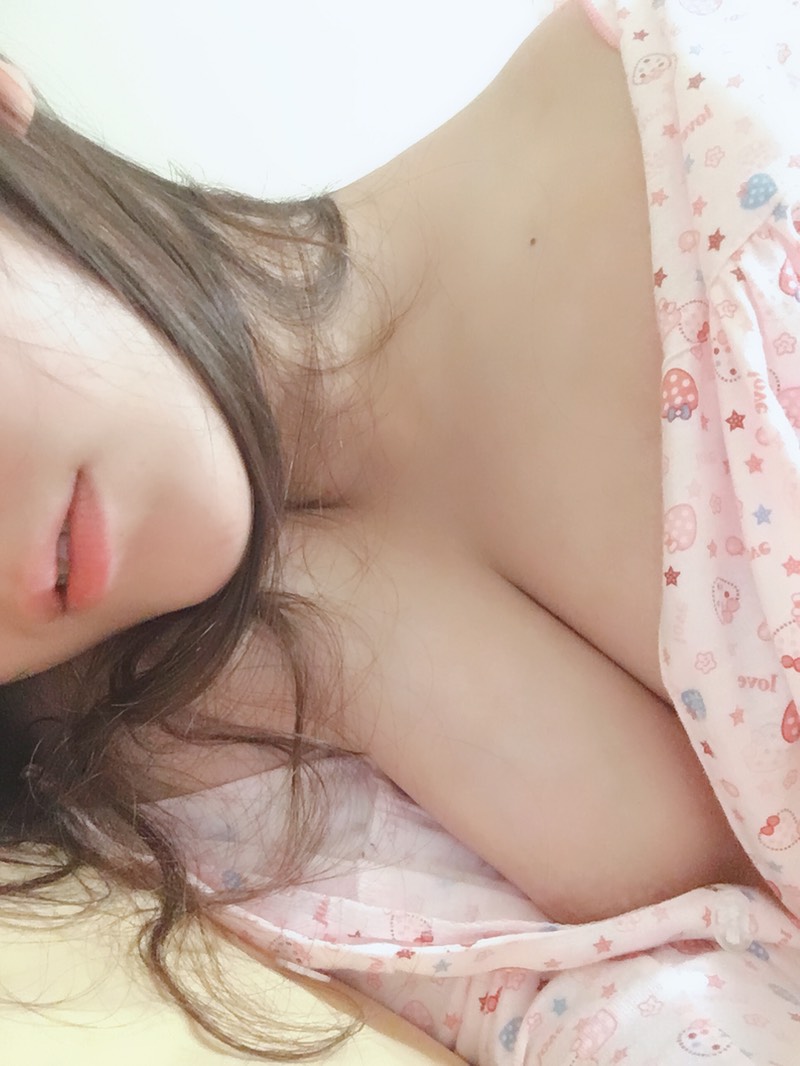 「外型好搶眼」,旅遊時的「超逆天長腿」太吸睛的妹子出爐!新桃園外送茶妹就在這