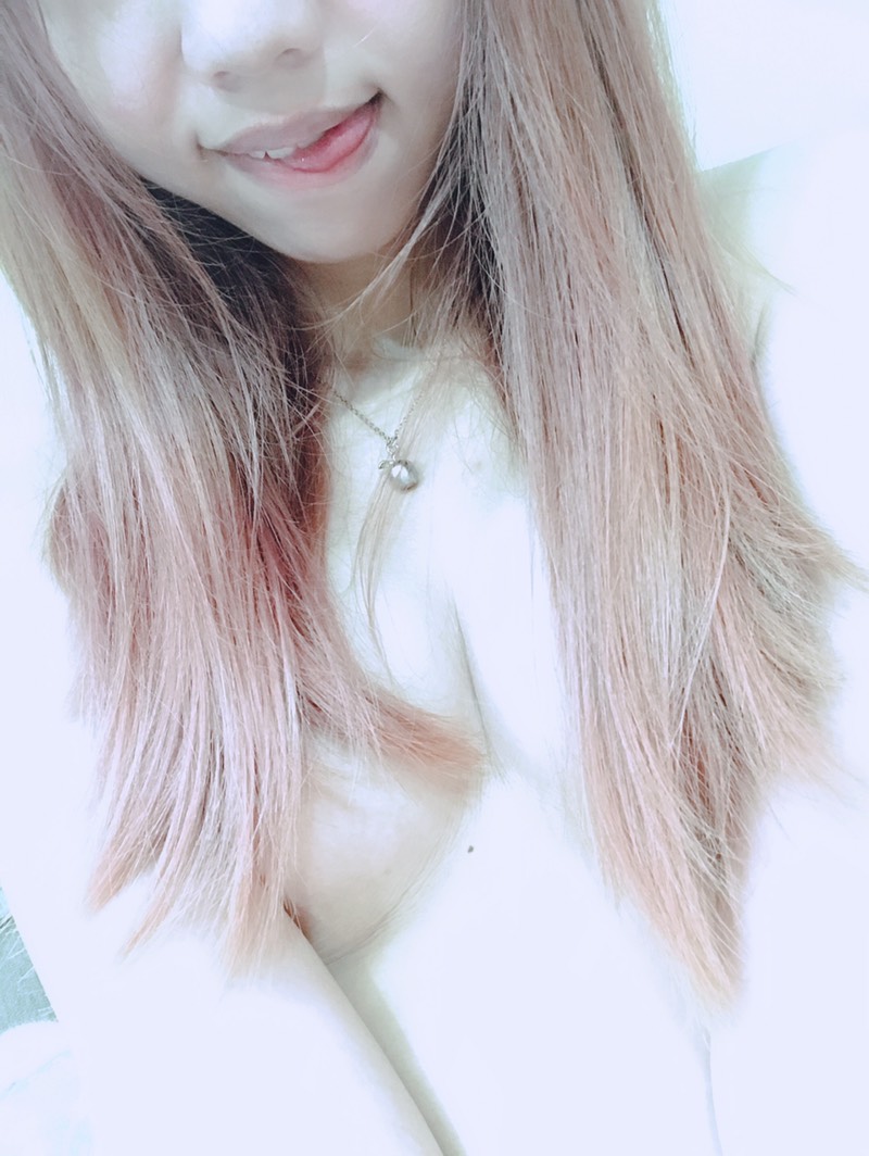 「外型好搶眼」,旅遊時的「超逆天長腿」太吸睛的妹子出爐!新桃園外送茶妹就在這
