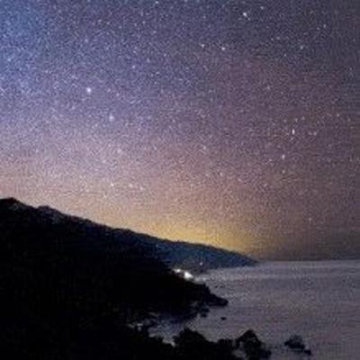 今晚,英仙座流星雨来了,抬头,许个愿吧! 今晚,英仙座流星雨来了,抬头,许个愿吧!