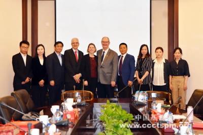 单渭祥牧师接待巴西圣经公会访问团 单渭祥牧师接待巴西圣经公会访问团