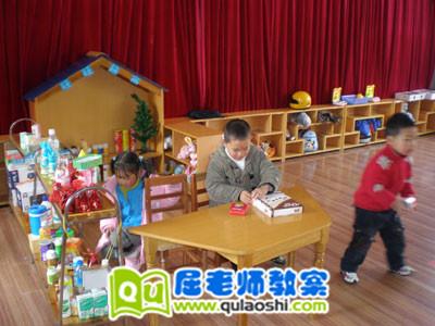 小班美术粘贴画教案及教学反思《毛毛虫》