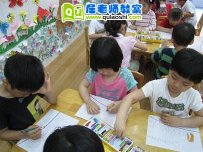 大班美术公开课教案《送给朋友的礼物》