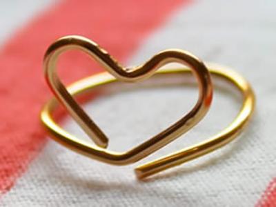 怎么用金属丝做爱心戒指的方法图解