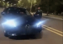 又想拍段子当网红?只要是在路上不好好开车,必须盘他!-车祸网