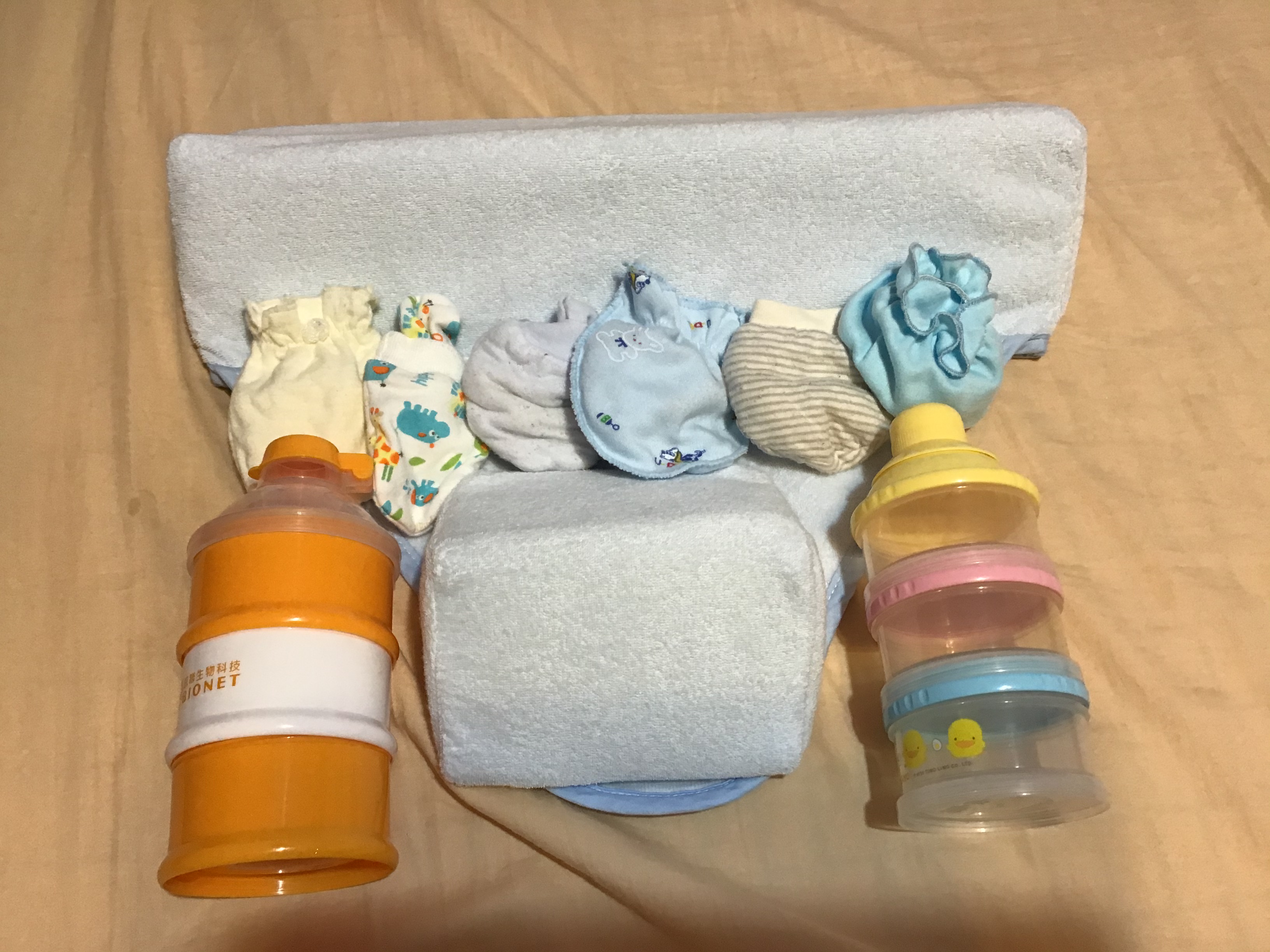 [贈送] 嬰兒拳擊手套、奶粉盒、側睡枕