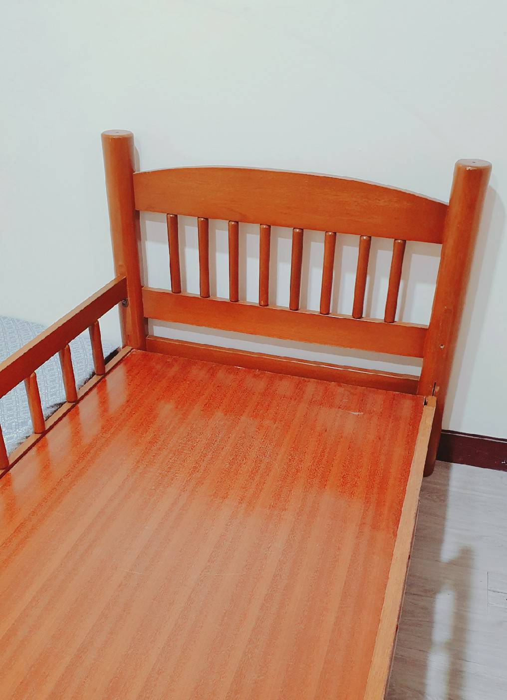 [贈送] 桃園 實木兒童床，穩固，成人可用