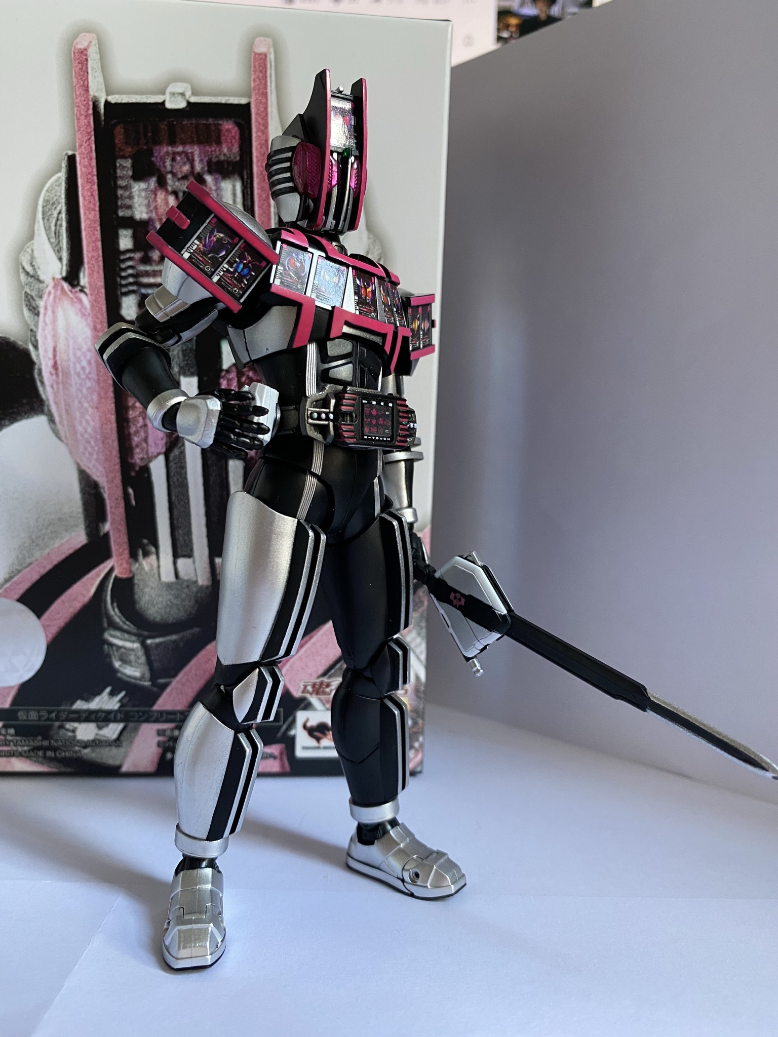 [入嚟傾吓拉打造型] 神主牌登場！SHF真骨雕 幪面超人Decade 開箱 - 玩具台 - 香港高登討論區