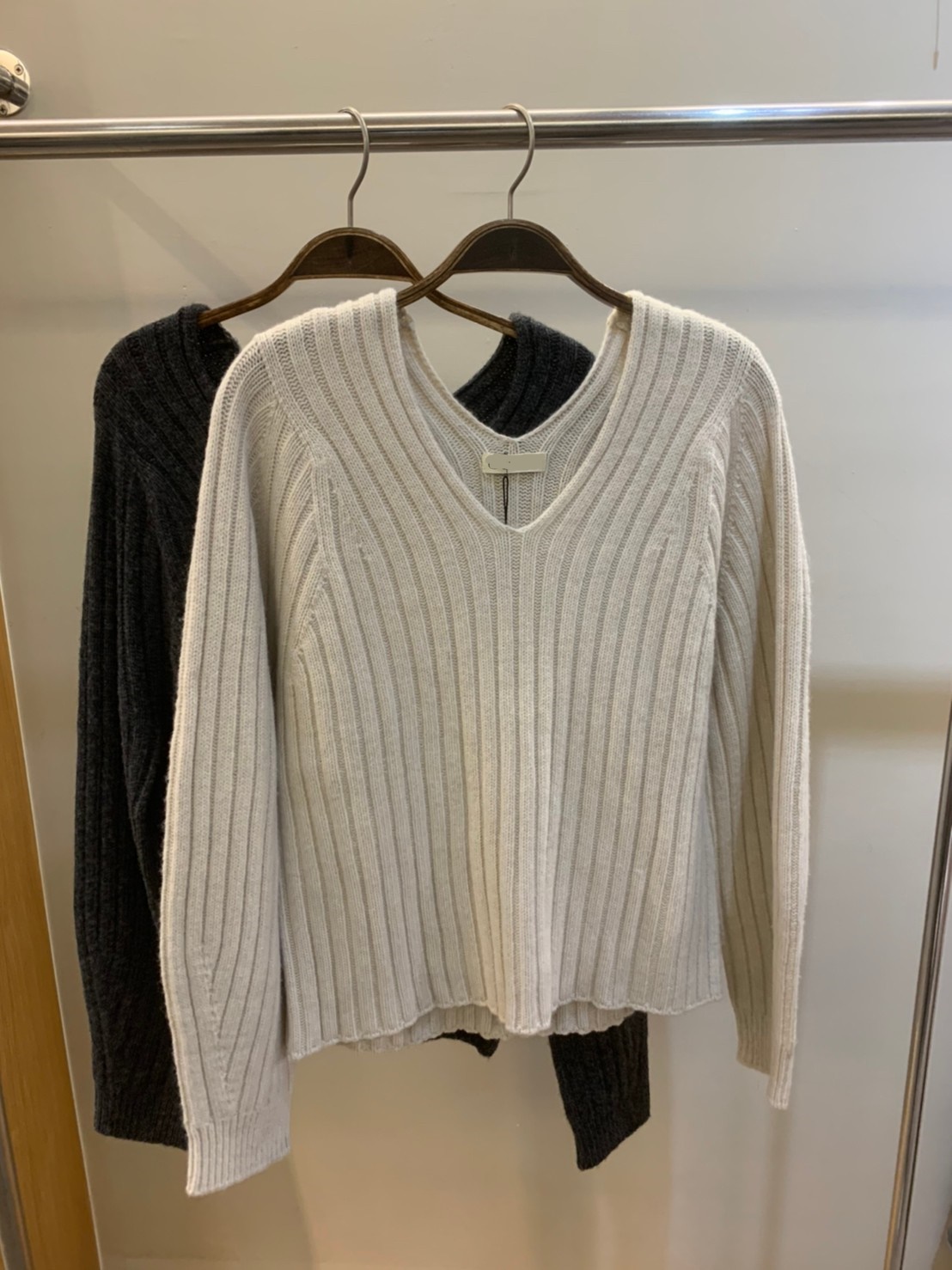 (n111)直紋羊毛V領衣