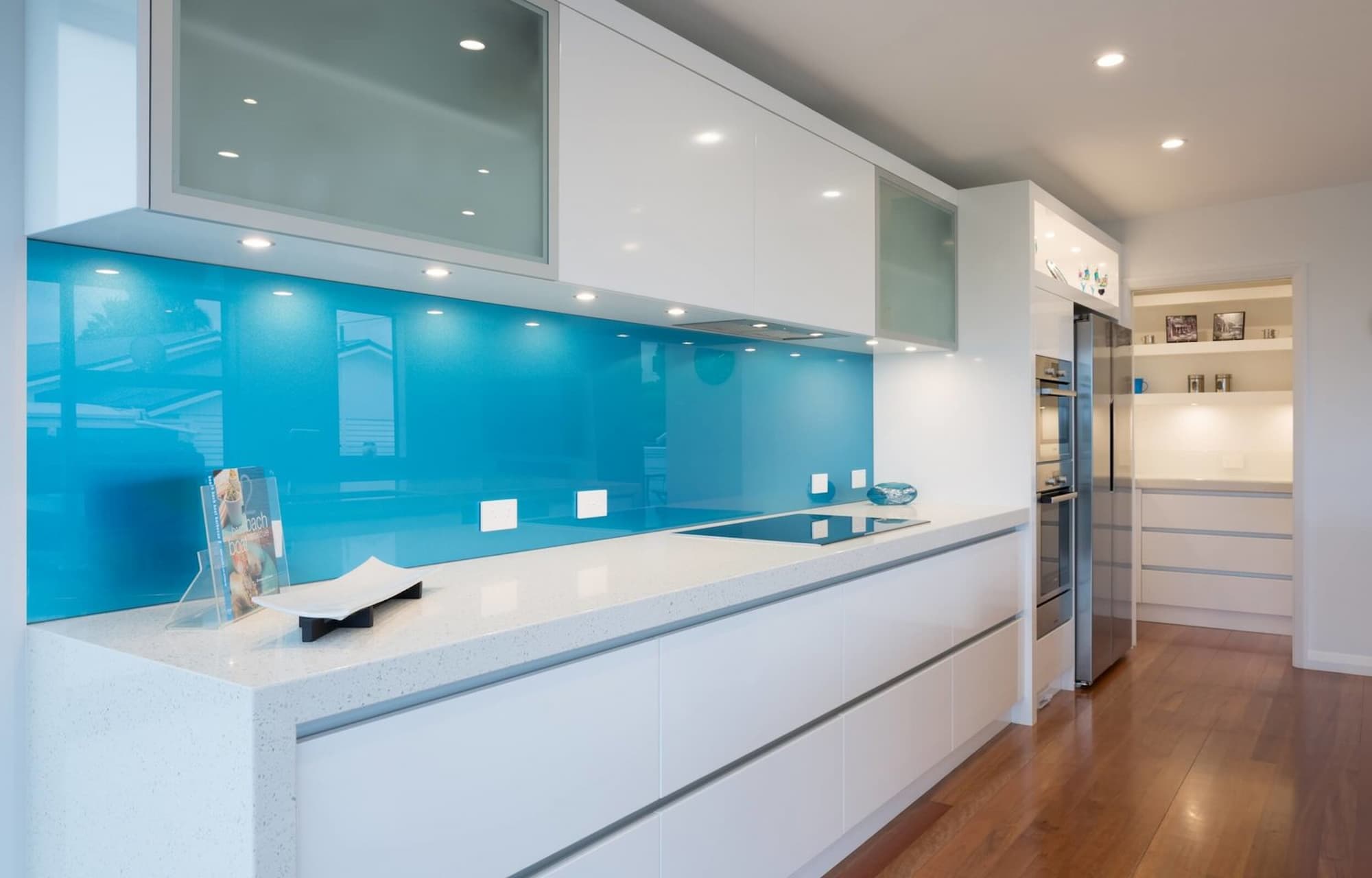 廚房天空藍烤漆玻璃