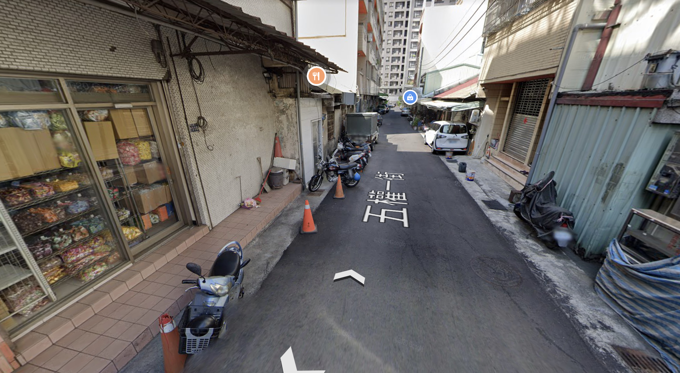 圖https://upload.cc/i1/2022/05/10/gKb5X3.jpeg, 像這種兩米小巷真的能這樣停嗎