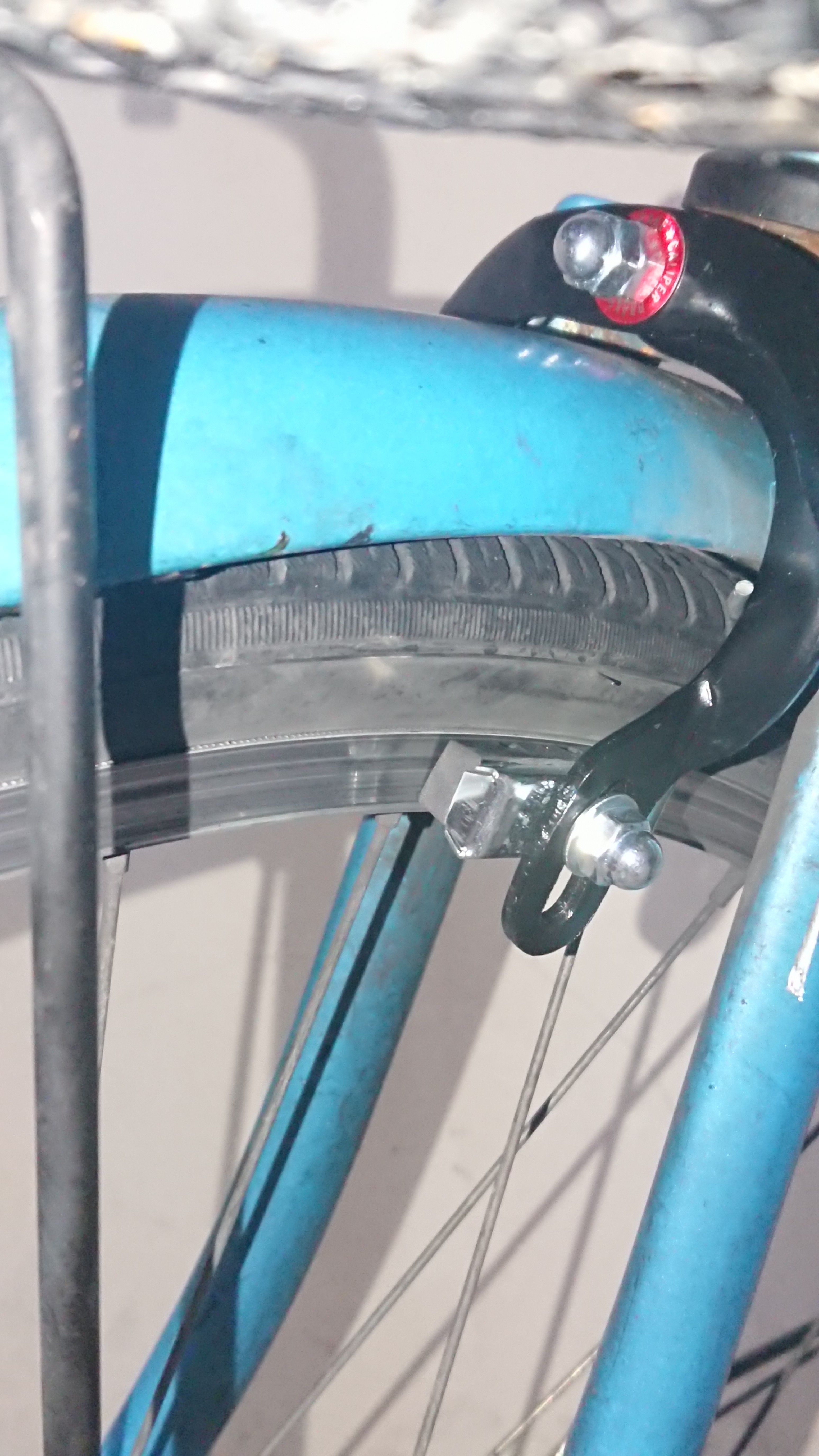 [問題] C夾煞車皮會貼到輪子正常嗎?