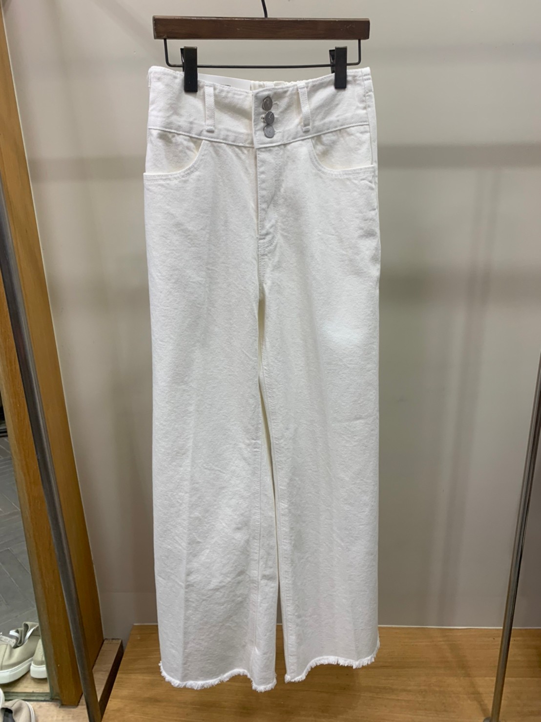 (MA54)#211三釦牛仔白褲