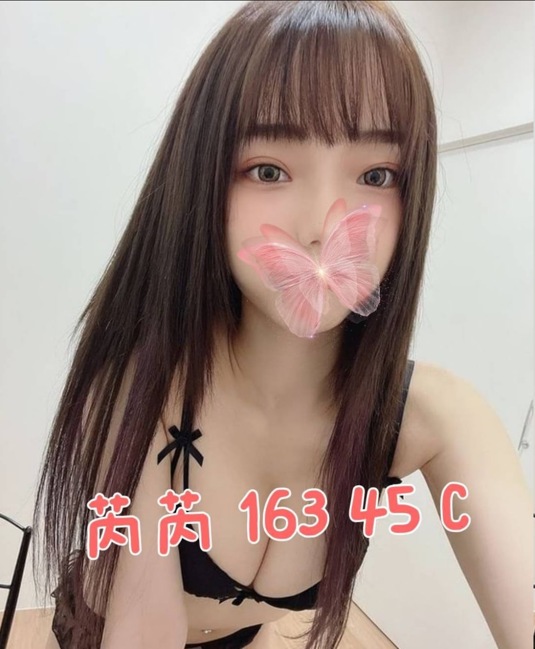 可愛漂亮的鄰家女孩 還是單身喔 喜歡健身 胸部很大 臀部翹翹的 腰部柔軟可以做很多動作 穴穴都特別的緊實