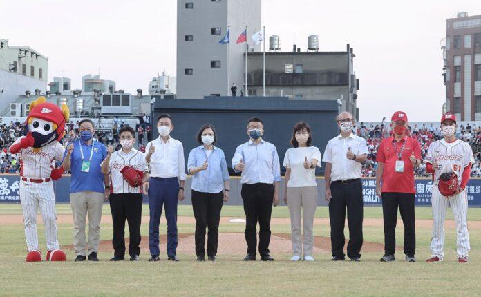 [新聞] 符合國際標準 新竹市立棒球場完工開幕