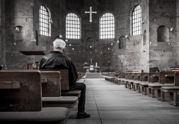 5kw8U7% - En España, la iglesia envejece al tiempo que pierde adeptos